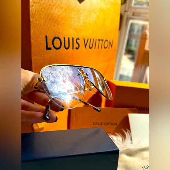 LV Grease Mask Monogram Sunglasses - Picture 1 of 16